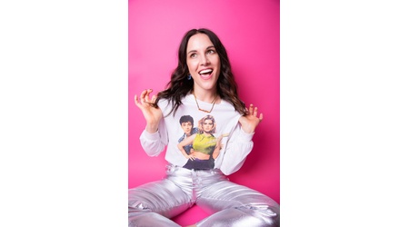 The Hot Seat - Stephanie Izsak thumbnail