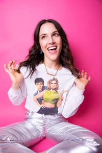 The Hot Seat - Stephanie Izsak thumbnail